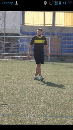 Entrenador de fútbol, cada día que pasa me gusta superarme. Andrés Iniesta como ídolo. Amor por el Futbol