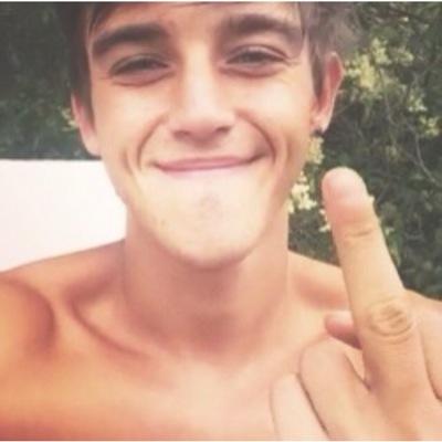 beausmanboob's profile picture. free follow from @doritosbrooks, bc ily!!