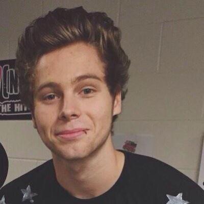 rt this link https://t.co/Q2sGay42Pg and ill dm you to luke hemmings!! thank you!