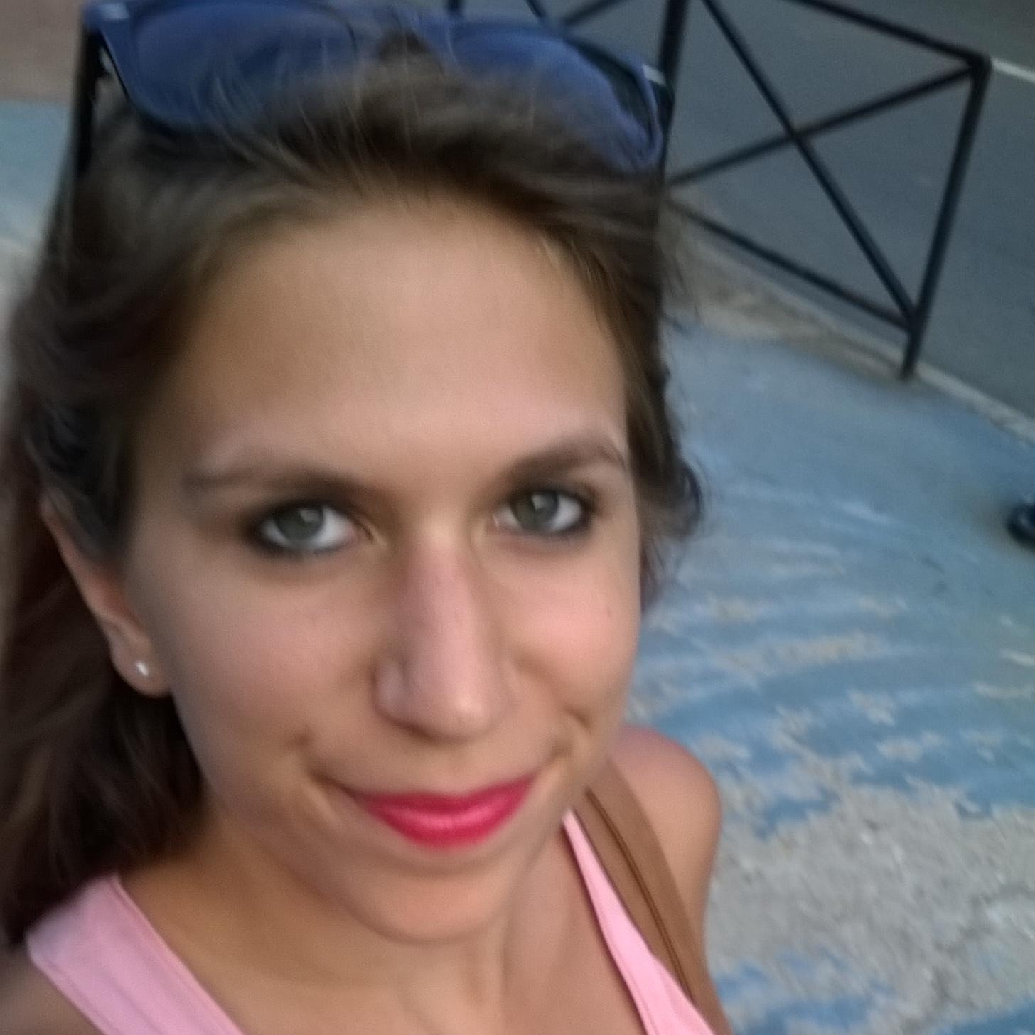 ValPecha's profile picture. Vin rouge, gras et bon thé.