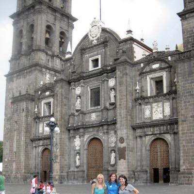 Disfrutando de mis amigas y de la ciudad tan linda en donde vivo