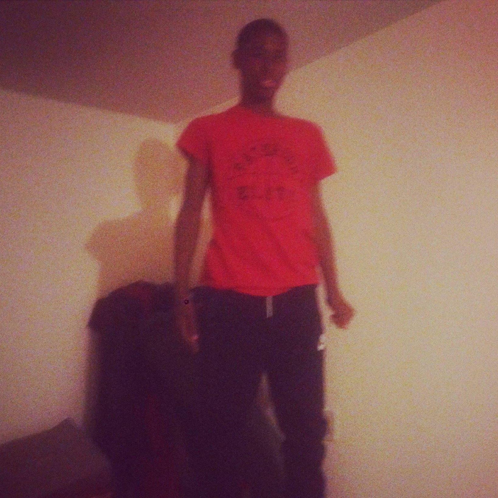 NageeJones's profile picture. B.I.L but follow me and i follow back !!