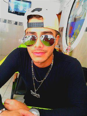 aliento q brota x ty ,inspiracion de mi mente q se altera x ty ...((the diamante))