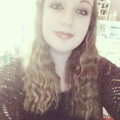 7d7849e9299f401's profile picture. 〰.basic and white. 〰