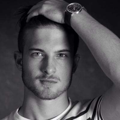 Oui j'ai confiance en toi et à ton regard t'as l'air d'une douce, retires moi de cette merde avant que je parte et que je les bute tous