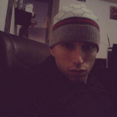 Cabeilera's profile picture. Si aujourd'hui je t'en veux, à toi ou à d'autres, c'est que j'ai mes raisons
 Le coeur plus gros que le ventre, mais qu'une foi !