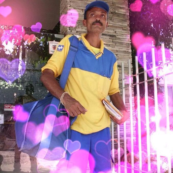 Carro do sedex passando pela rua: ~eu: CADÊ MINHAS COMPRAS MOÇO, ME DÁ AGORA PF
