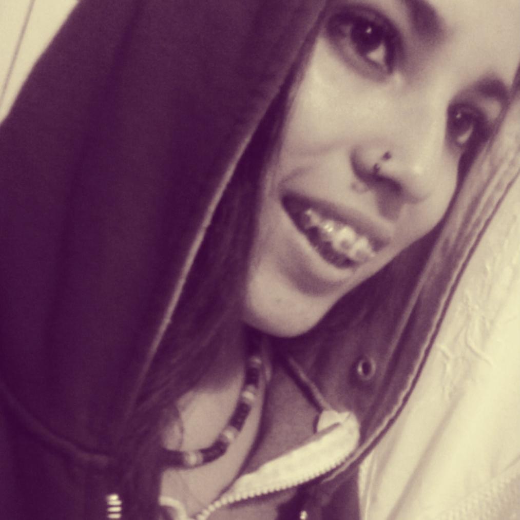 ••• Con el tiempo aprendí a contar con los dedos y no con las personas. La humildad es la clave del éxito. En las malas veras a los buenos •••