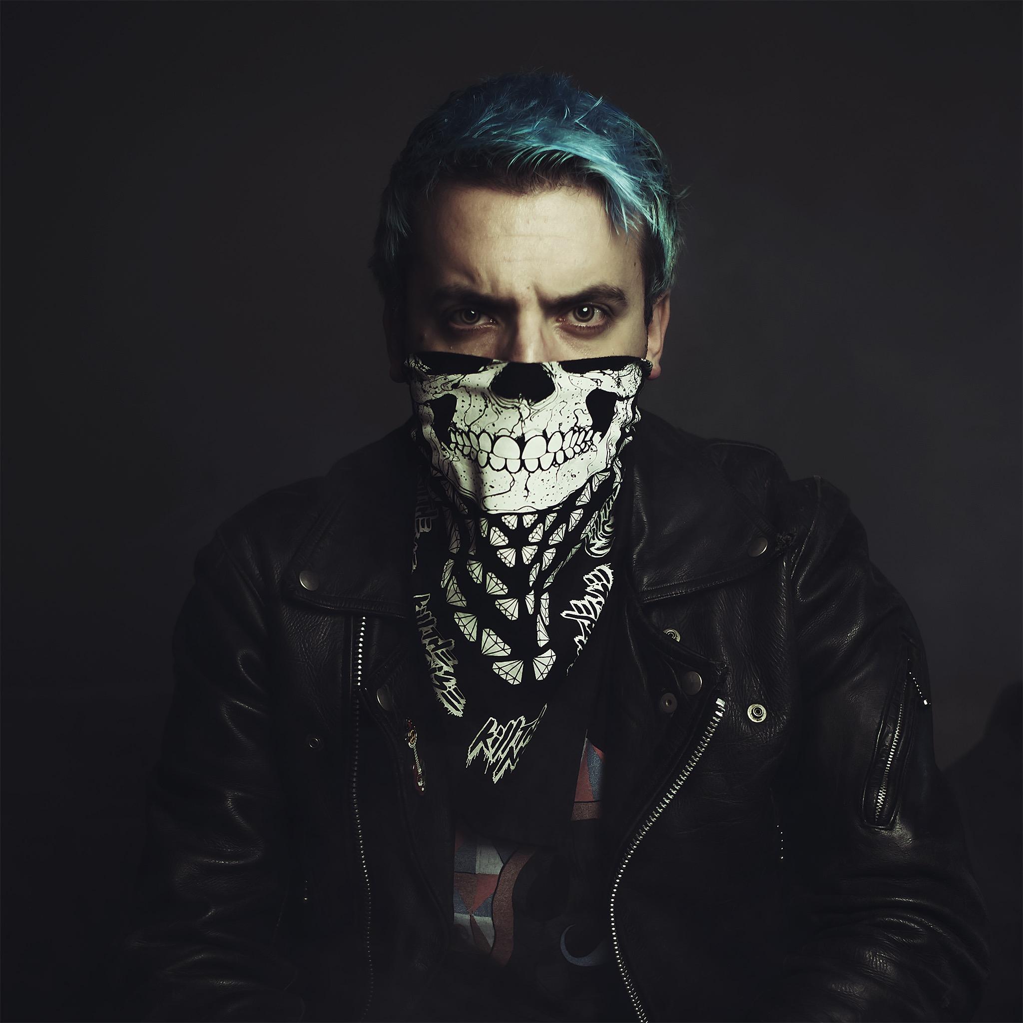 Hey! I'm a portrait photographer and a graphic designer based in Brescia! You can check my portfolios on https://t.co/S0NTz7uw8Y and https://t.co/KBhDJ3Lnvi