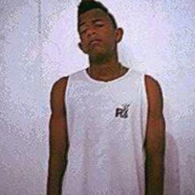 sdv  instagram. @oficialroccha  musica minha paixão
meu tudo obs. sdv  whats. 22 98107-4775 ajude me meta 10k sdv