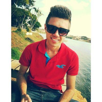 Um brinde a falsidade e a todos os filhos da puta, que eu já dei minha confiança, e não merecem mais. ♪