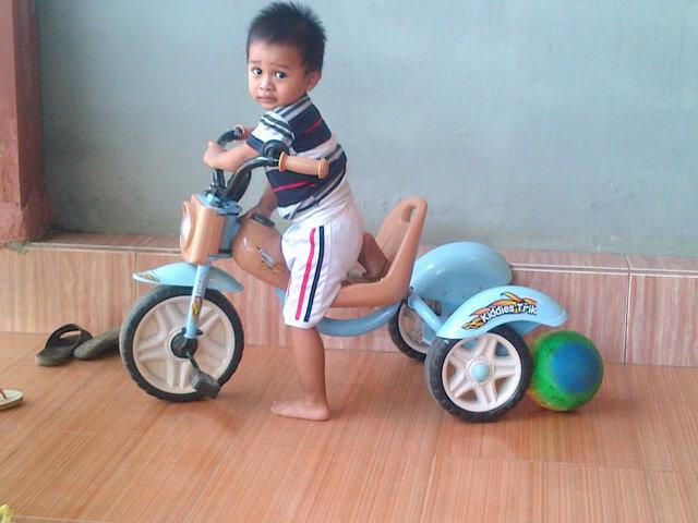 arsya1909's profile picture. 