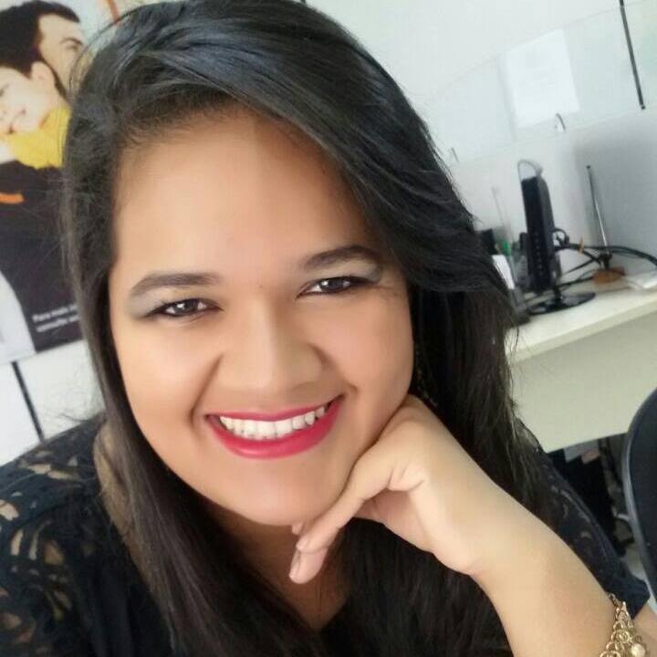 Louca por Jesus,descomplicada, verdadeira com meus sentimentos.Uma Administradora Megaaaa Feliz!
