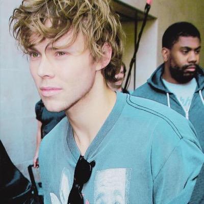 Welcome to 5sos imagines...Let your imagination run wild!