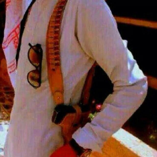 لست كاتب ف الحب؛ ولا مريض ب الفراق؛ اعشق الكتابات الحزينه؛ ولست دايمآ حزين انمآ اغلب وقتي وحيد♡~₰♡... KSA ♡̨̐ينبع
