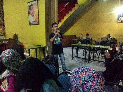 lucu,imut,humoris,disayang sama keluarga dan pcar sendiri dan profesi sbgai perawat serta comic