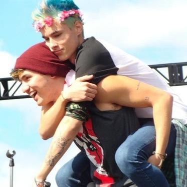 Kinky4_Kian's profile picture. Rickian is life. New twitter, im awkward so please follow me. 0/6 :'c