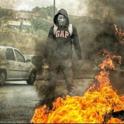 Si nos arrebatan la #libertad, no tendremos nada que perder en la lucha por recuperarla.

No queremos que pienses como nosotros, solo queremos que pienses.