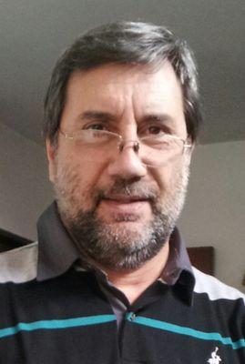 Bachiller en ciencias políticas,- martillero y corredor CMCPSI -Abogacía Universidad Nacional de Lomas de Zamora.  (LU2EP)