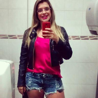 22 anos, Loira, Linda e Solteira. ✌