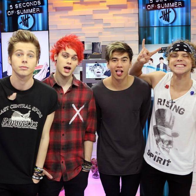 We are a part of the family 5sos and are proud.|| Follow us, you would make us very happy. ||