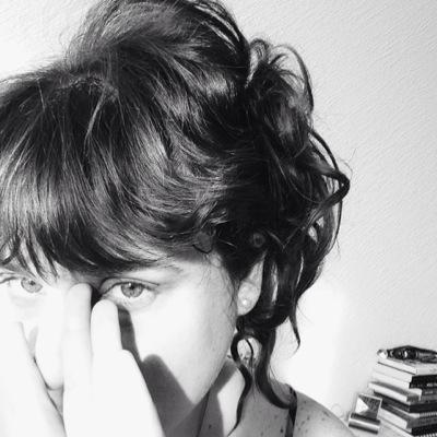 diseñadora, coordinadora, asesina serial de chistes