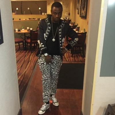 CEO LANDMARK ENT.  1 MAN ARMY 
instrgram: E_mula