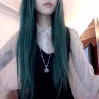 ☾☼No gods// no lovers// just drugs and music☼☽
麻薬☻ 
悲しい☹
世界平和を開始助ける☯☮❥