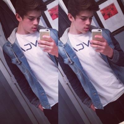 I love justin drew bieber, PROUD BELIEBER. 5 seconds of summer are my everything. Hayes is my sunshine☀