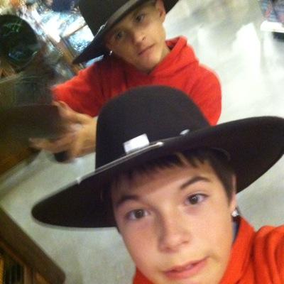 Syan_Zesky's profile picture. You should Follow @Syan_Orbit, if you ever need a stripper he gotcha back.