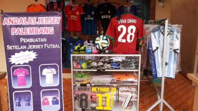 Andalas Jersey Palembang menjual Jersey, sepatu futsal, kaos kaki, Deker dan Termurah di kota Palembang Pin:29ECFE11 / 087897203211 And Love @Vhyhutama ε˘`)