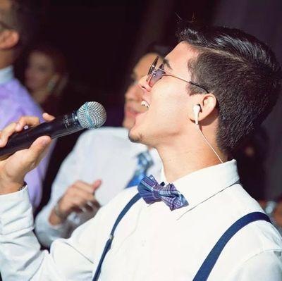 •Cantante, músico y compositor. @HermanosSaravia ► +(58) 416 821 53 40