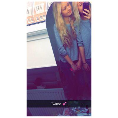 ohemily_'s profile picture. Love my friends and family. ♡ - follow me on insta: @xemily__