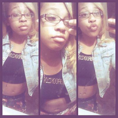 instagram: Osocoldnesha  Facebook:Prettyass Neshaa  I play vollyball im a cheerleader i love reading im very smart im single