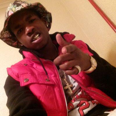 I Only fuk wit real niggas!! fuk wat a nigga thought da money got my mind gone...