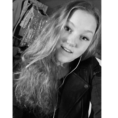 EllaRoosx's profile picture. 