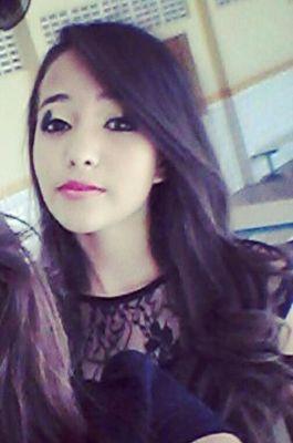 •Nome: Thalia, Idade: 15 anos,Relac: Namorando, Apaixonada por músicas ❤