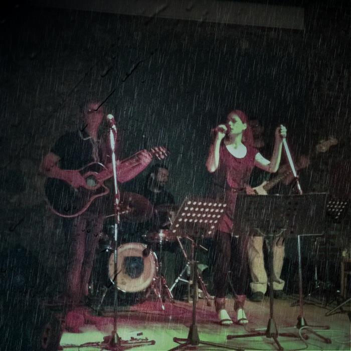 Smokin' Wood
Unplugged the way it's meant to be...
A band that brings out the power of the acoustic side of rock through covers of world wide hits.