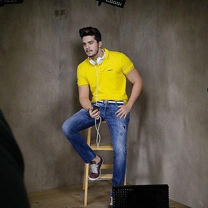 ♪♫♪Trouxe essa flor de plástico pra te presentear
Eu vou te amar até a flor morrer @luansantana.LUANETE COM ORGULHO ♥
