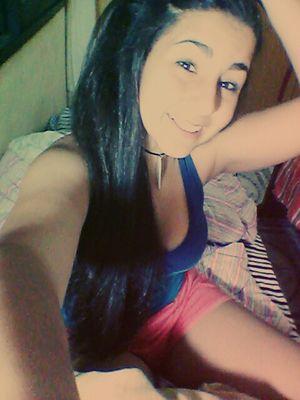 Ela é de fases. Cheia de marra,durona por fora e coração mole por dentro. Toda inocente, toda estressada e toda apaixonada.