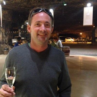 Experienced driver and historical/cultural guide living in burgundy. FIMO FCO bus licence and carte professionnelle de chauffeur de voiture de tourisme.