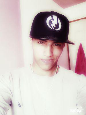 soy dj, modelo y gimnasta mi imal es: djatom212621@hotmail.com