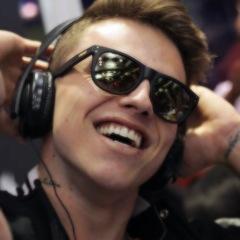 medaumtiquin's profile picture. arroba flybr tá achando que consegue me fazer chorar só ouvindo a voz deles e eles estão certíssimos