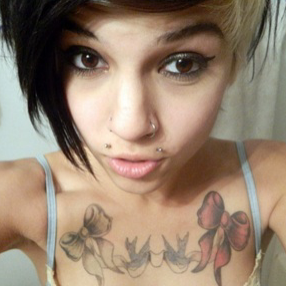 GeeketteSauvage's profile picture. Je mords - Geekette 2.0 - Je ne tweet pas, mais je perds un temps fou à lire vos conneries.