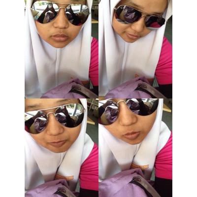 please follow me back please...ILY