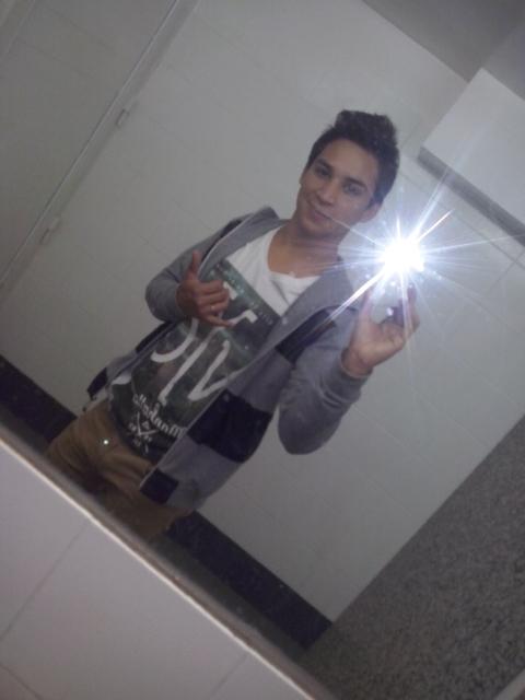 SantiagoThian's profile picture. hoy tus ojos lloran por amor ,la infidelidad vuelve a tu corazon ;)