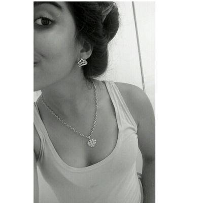 “Tão inteligente pra escrever sobre o amor, e tão burra pra amar.”
 — Clarice Lispector.