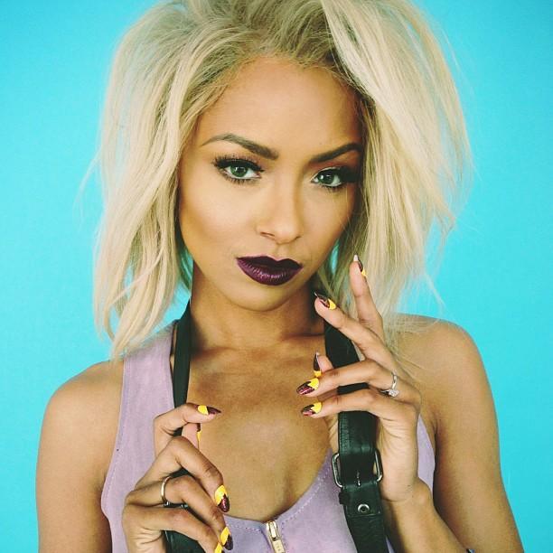 I'm that one girl that runs to the rescue,but...who's there to catch me when I fall? |RP: TVD/TO|  |18+| #kitty @DeadliestEx