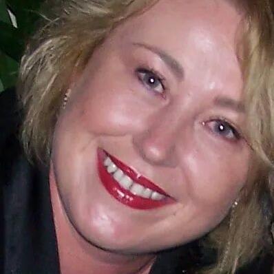 Media and communications specialist. Ex-regional daily newspaper editor. Supporter of all things Broadstairs. Coffee addict. Lapsed Gooner! All views my own