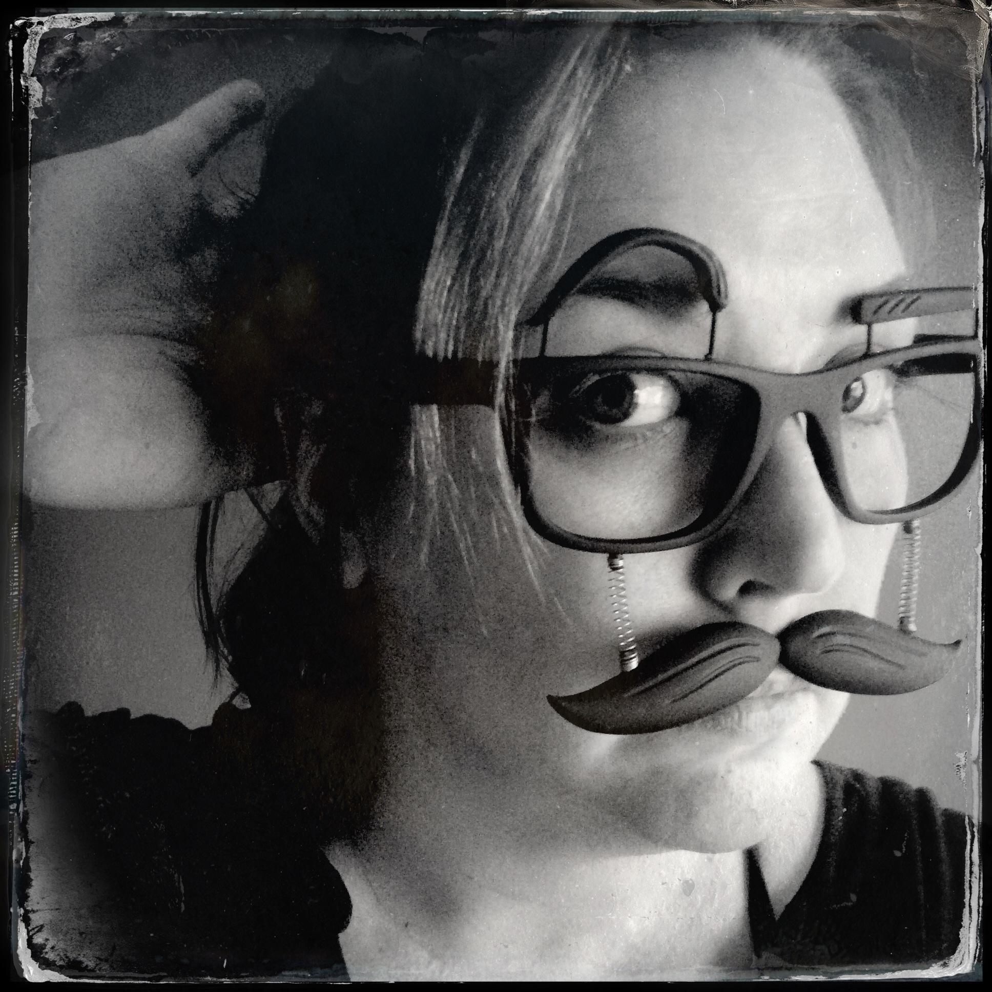 artist. jeweler. enamelist. writer. lover of animals. displaced southerner. recovering introvert.